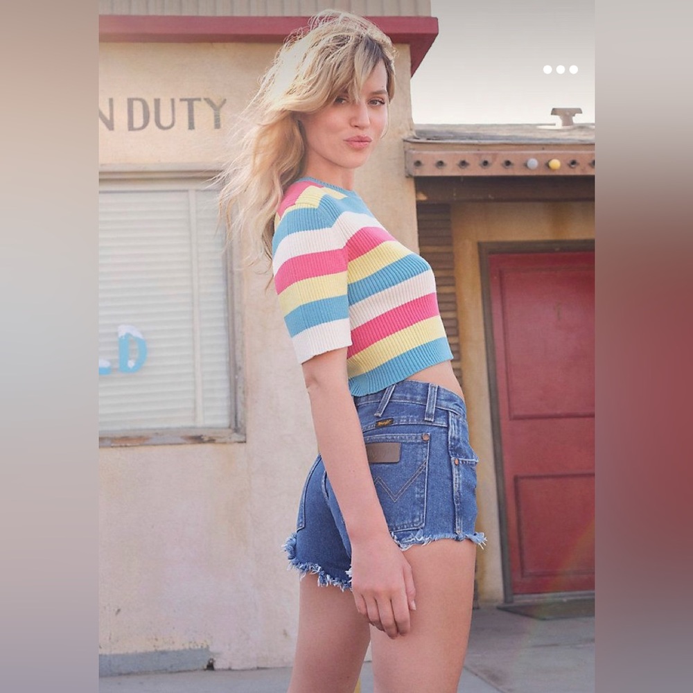 Sz 28, wrangler daisy dukes - Picture 2 of 6